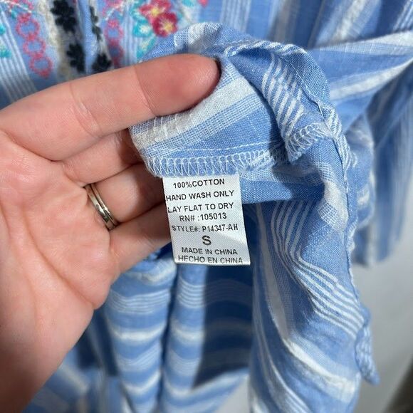 Angel Heart Boutique Blouse S Blue Floral Embroidery Boho Tunic Top Popover - Picture 6 of 6